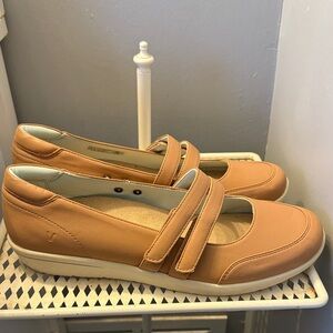 Vionic Women's Light Brown Cala Mary Jane - 10